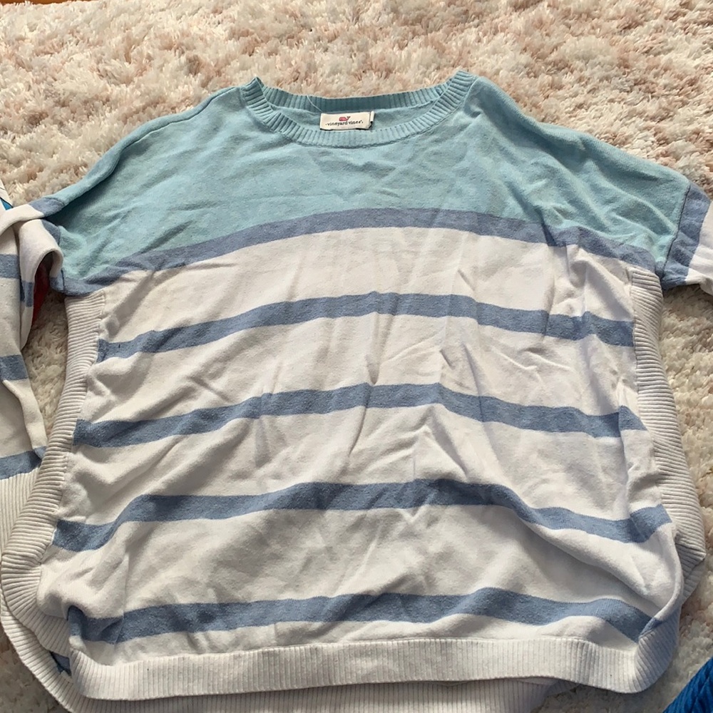 Vineyard vines sweater (size M)